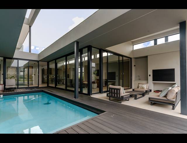 4 BEDROOM FREESTANDING FOR SALE IN HELDERFONTEIN ESTATE